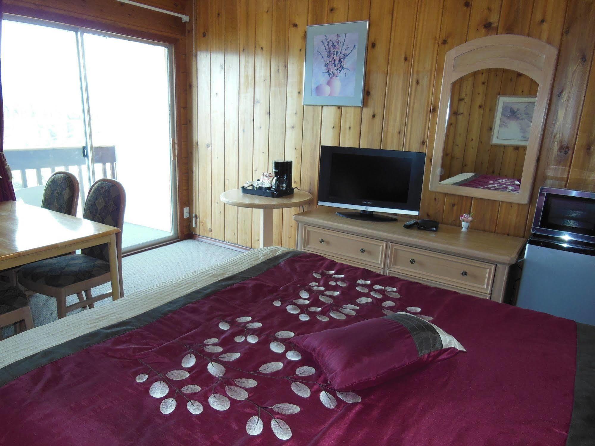 Motel Bo Radium 래디움핫스프링스 외부 사진